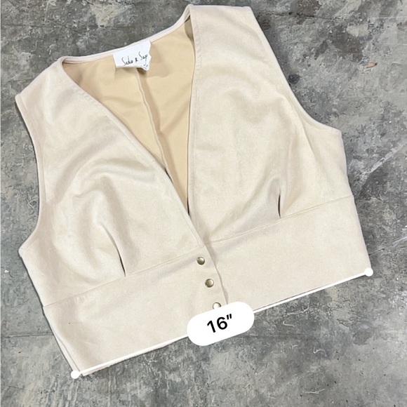 Sadie & Saige Chic Beige Buttoned Vest - Picture 6 of 7